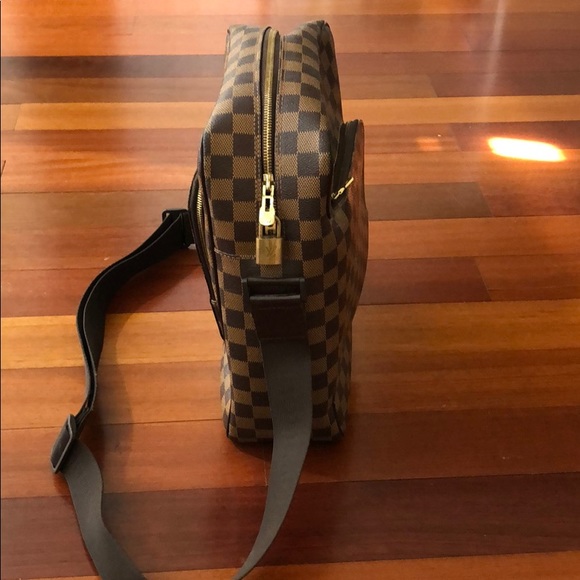 Louis Vuitton. Messenger bag - Picture 2 of 6